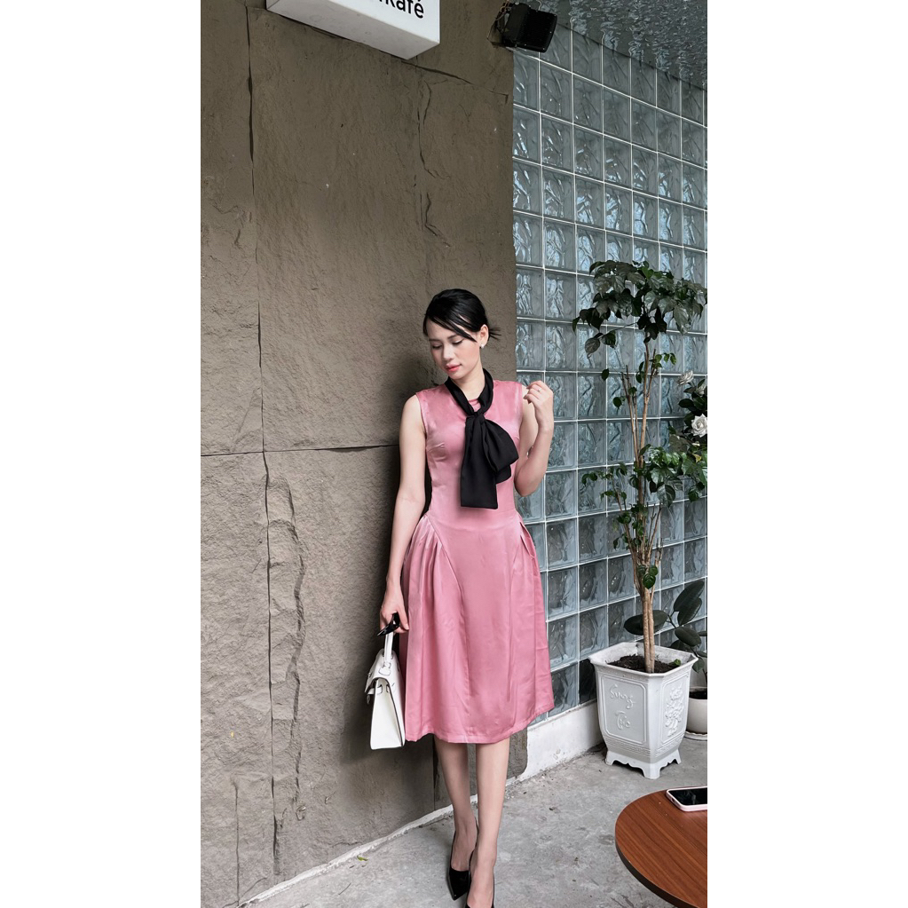 (Mới) LUMI – Đầm lụa nữ thiết kế dáng xòe phối nơ hồng sang chảnh, phù hợp đi tiệc, đi chơi