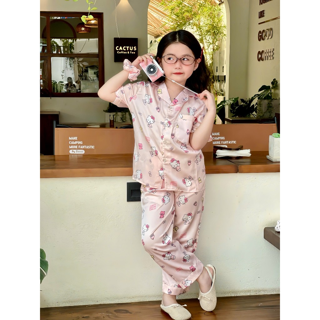Bộ Đồ pyjamas lụa bé gái Hello Kitty mềm mịn , mặc mát - size 20-35kg ( 1m15-1m40)