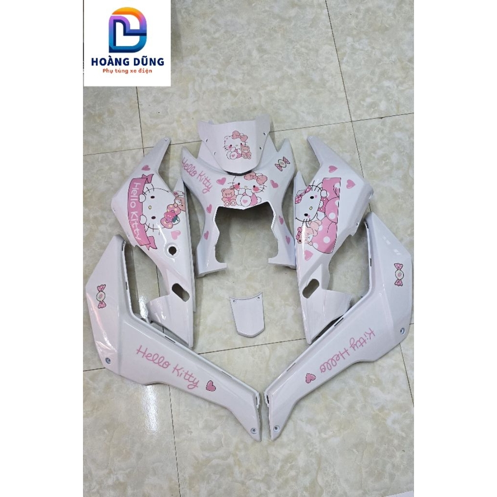 Bộ nhựa 8 món kèm tem Hello Kitty lắp các loại xe - bộ nhựa 8 món - nếu đặt kèm tem thì shop sẽ cho tem vào trong hộp về