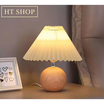 Đèn ngủ decor để bàn phòng ngủ phòng khách, đèn ngủ vân gỗ chụp xếp ly decor sang trọng HT SHOP DN105