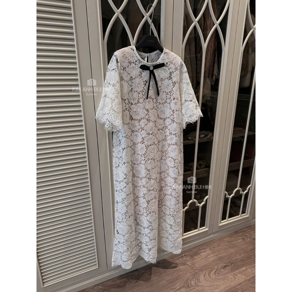 Váy Maxi Ren Dài Tay Lỡ – Thiết Kế Cổ Nơ Đen Sang Chảnh, Form Rộng Nữ Tính – Chamie Store