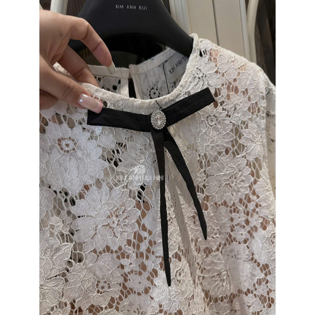 Váy Maxi Ren Dài Tay Lỡ – Thiết Kế Cổ Nơ Đen Sang Chảnh, Form Rộng Nữ Tính – Chamie Store