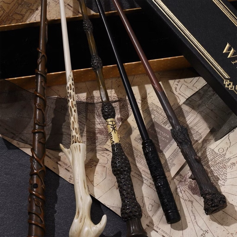 Đồ Chơi Đũa Phép Thuật Harry Potter Phóng Ra Lửa Với 4 Phiên Đũa Cao Cấp Tỉ Lệ 1:1 Giống Với Phim, Đồ Chơi Nhập Vai