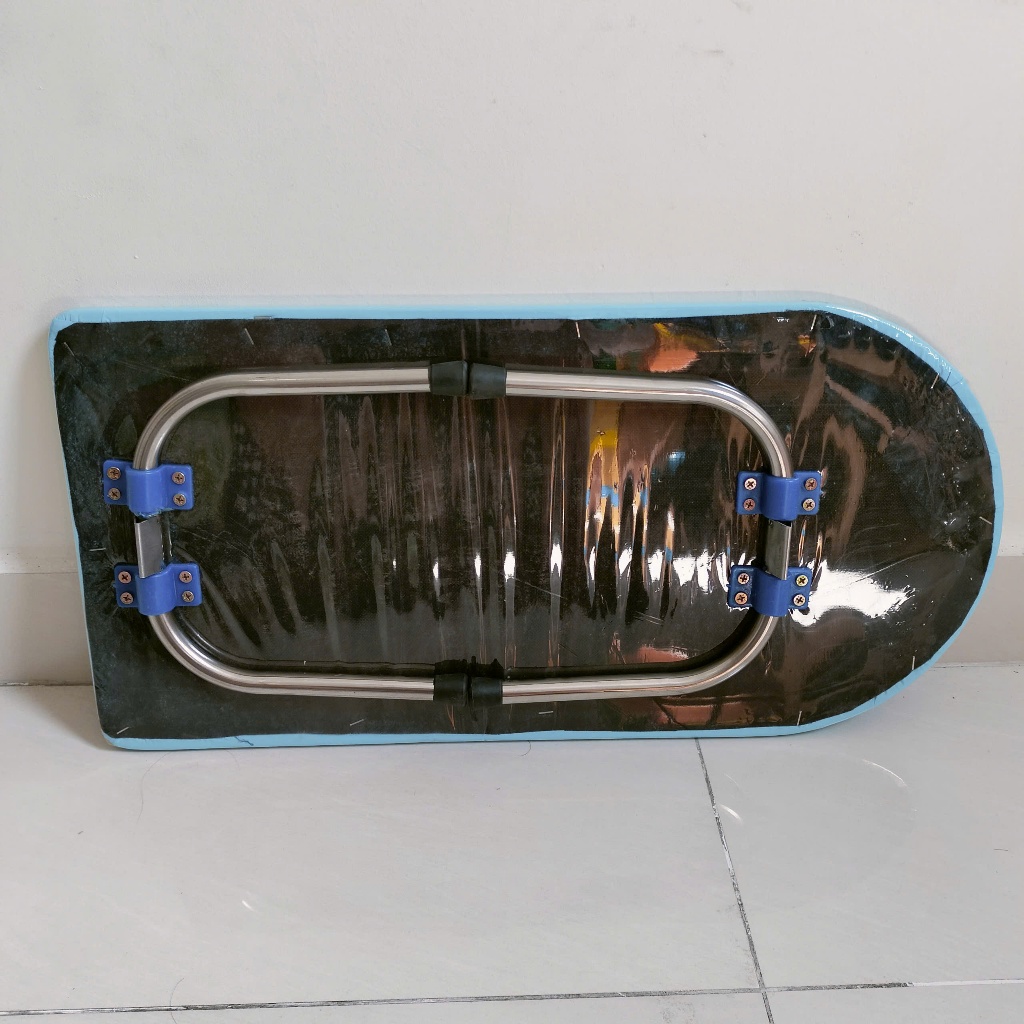 Bàn để ủi quần áo 30x60cm kiểu ngồi, dễ dàng cất gọn khi không sử dụng