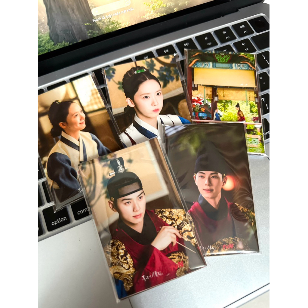 set 10 sticker size 5.5x8.5cm phim Ngự trù của bạo chúa Yoona , Lee Chae Min