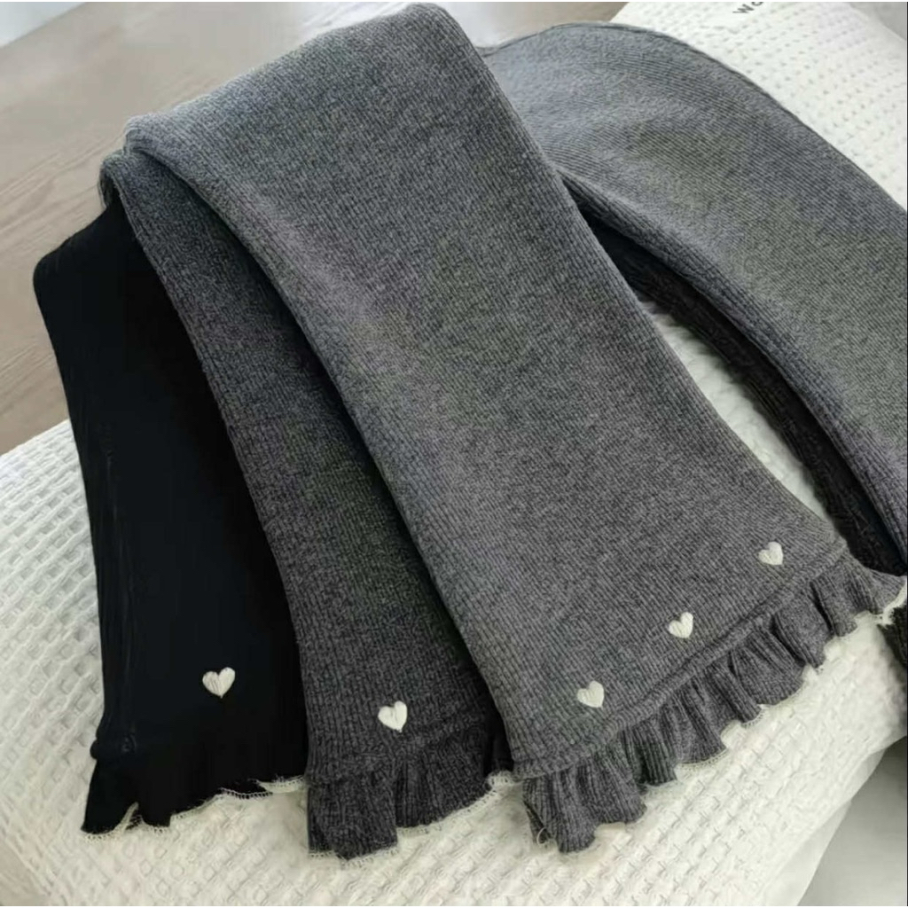 Quần Len Ống Loe Hình Trái Tim Cho Bé Gái