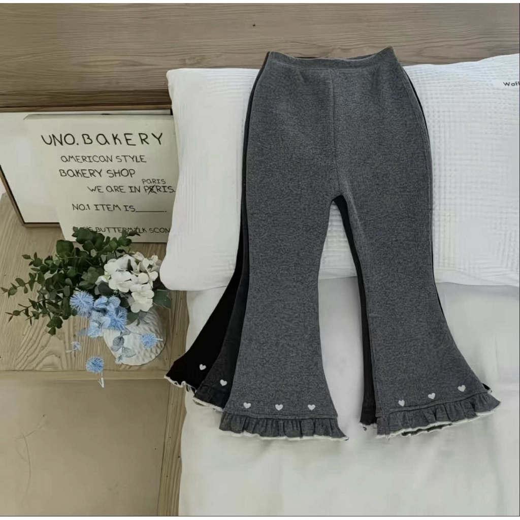 Quần Len Ống Loe Hình Trái Tim Cho Bé Gái