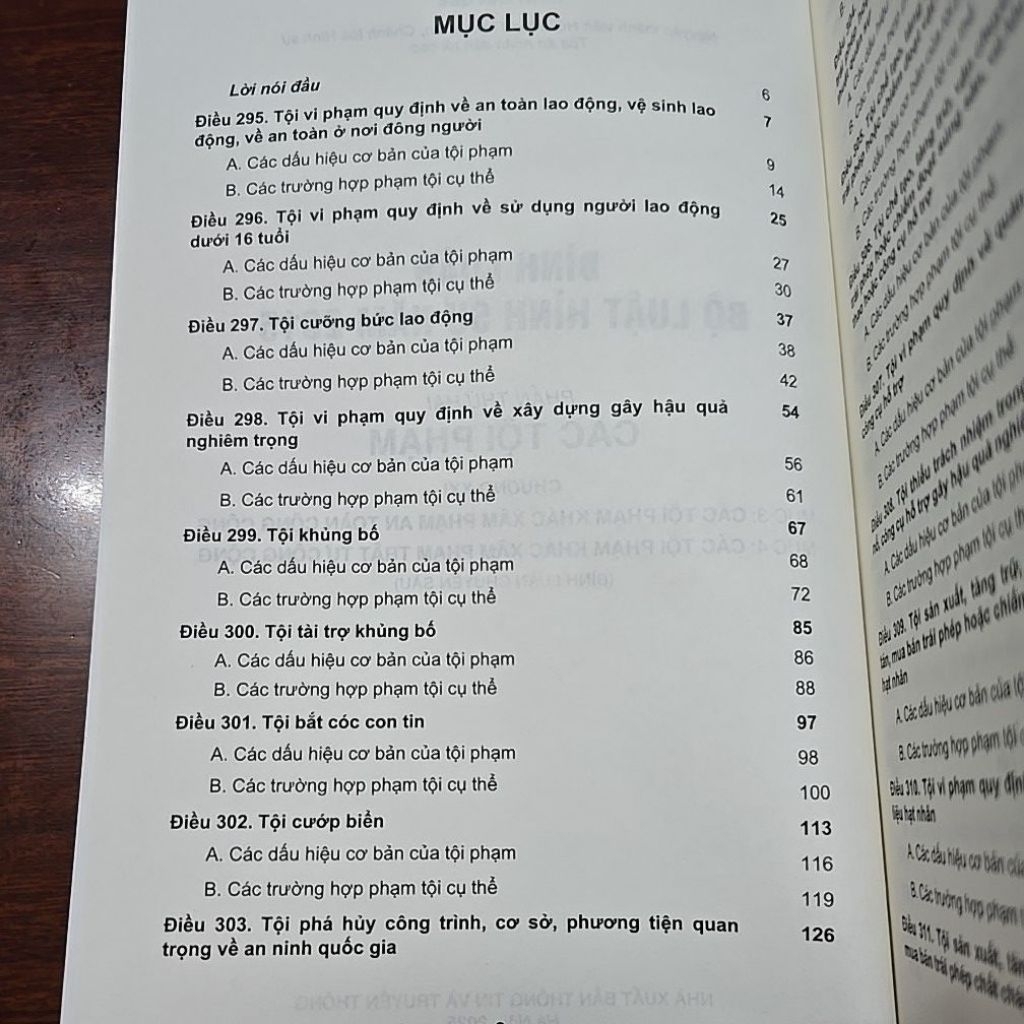Sách - Bình luận bộ luật Hình Sự năm 2015 Chương XXI MỤC 3: Các tội khác xâm phạm an toàn công cộng...