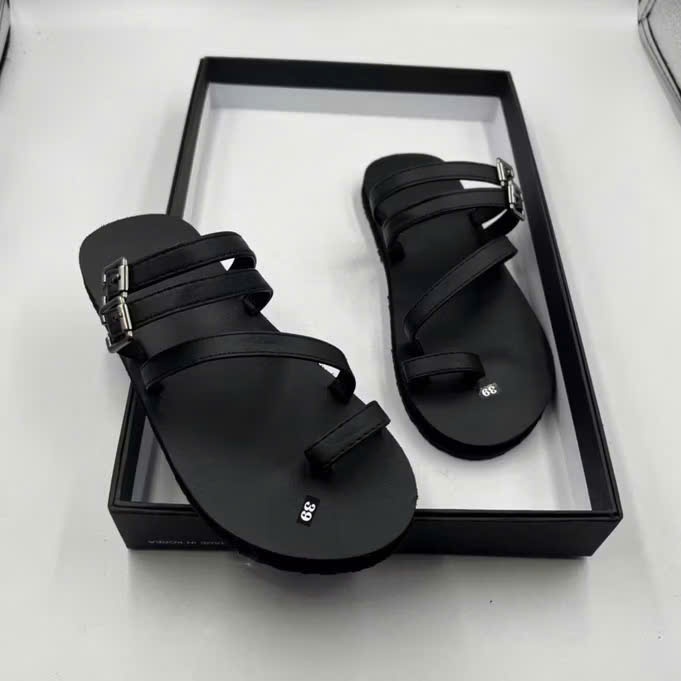 Dép sandal nữ quai mảnh màu đen – Kiểu dáng thời trang, dễ phối đồ