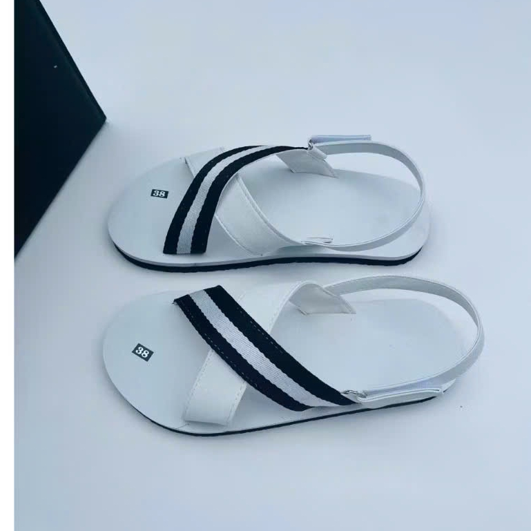 Dép sandal trắng quai sọc đen unisex – Thời trang năng động, thoải mái đi lại