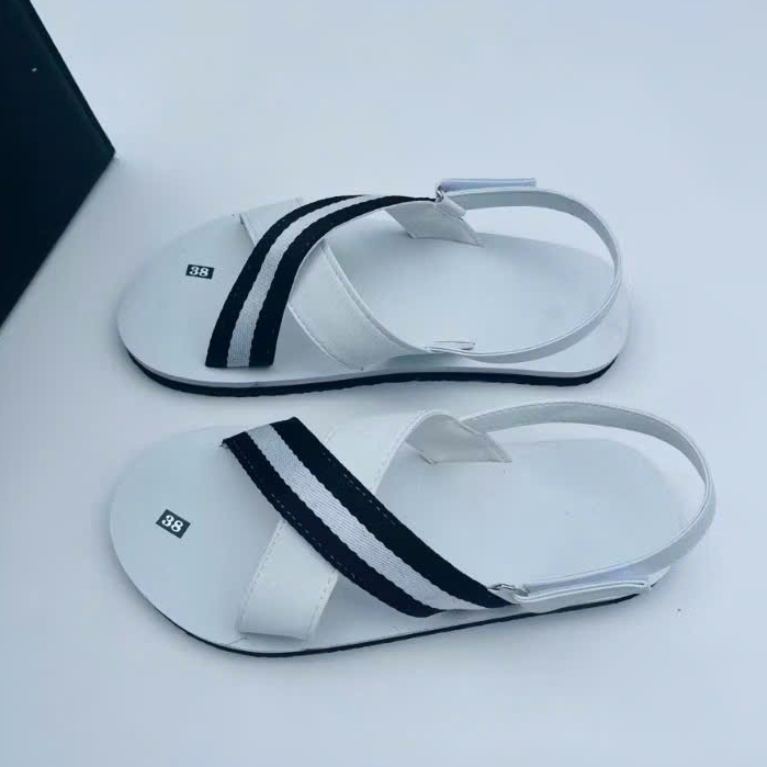 Dép sandal trắng quai sọc đen unisex – Thời trang năng động, thoải mái đi lại