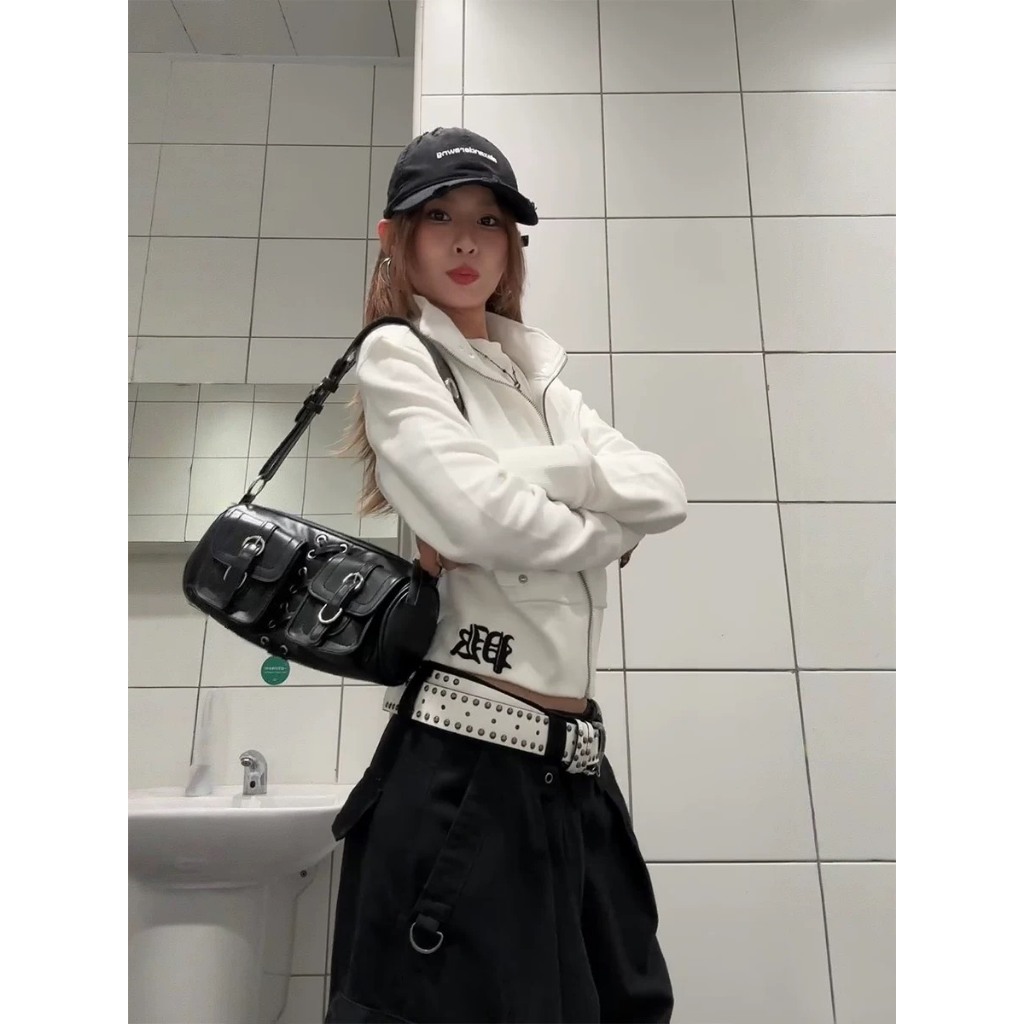 (sẵn)Áo khoác nỉ khoá zip cổ gấu bo chun màu đen trắng hoạ tiết chữ thập sau lưng cá tính AKN002 - Tiktik