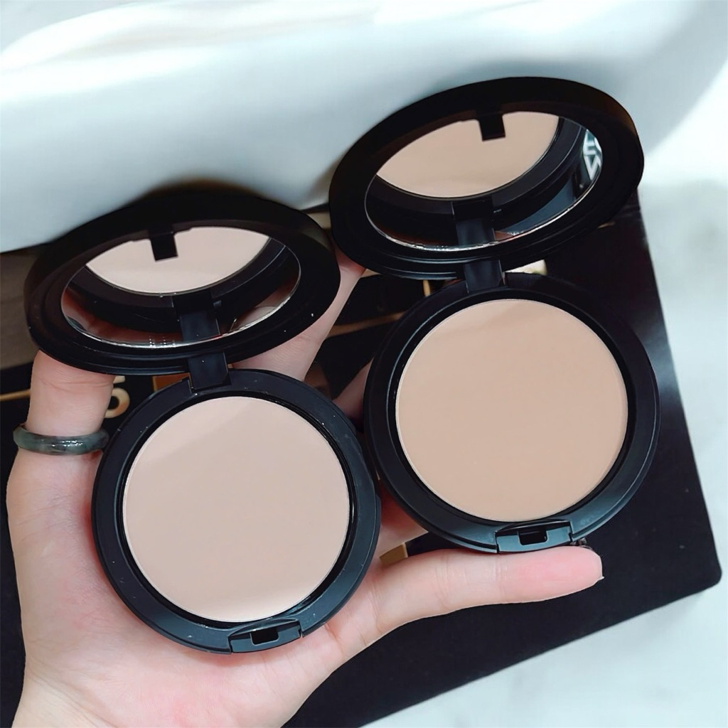 Phấn nén Studio Fix NC10-NC15 mịn, lỳ, giúp bắt sáng hoặc làm phủ kiềm dầu đều rất đẹp.