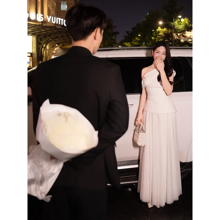 BBSTORE'S Áo Kiểu Tiệc Form Peplum Cổ Xéo Xoắn Hoa 3D Tà Xéo - A4545B