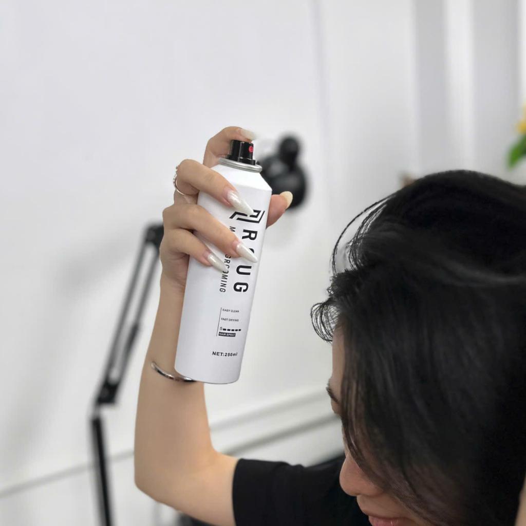 Gôm xịt tóc Roug - Gôm mềm giữ nếp linh hoạt tự nhiên, Dễ dàng gội rửa và chỉnh form sau đội mũ