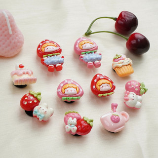 Bộ 10 Sticker, Charm 3D chủ đề Bé Dâu nhựa cứng gắn Dép Sục, Cá Sấu Mita JB-402