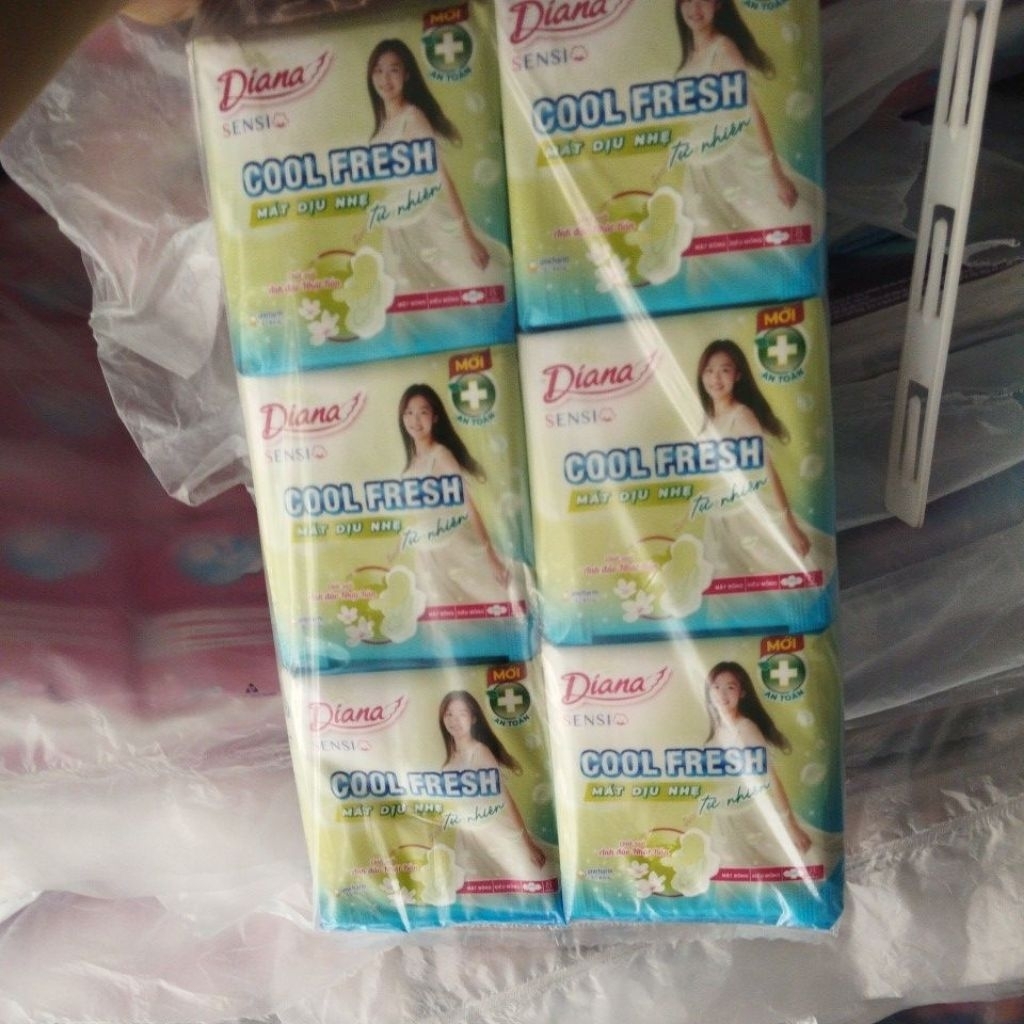 Bộ 6 gói băng vệ sinh Diana sensi cool fresh mát dịu hoả anh đào 8 miếng/gói