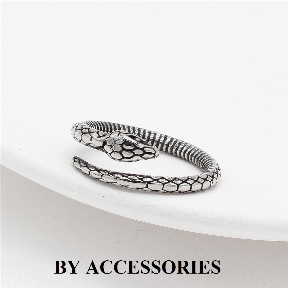 Nhẫn titan unisex kiểu hình con rắn dáng mảnh quấn vòng so le không gỉ UR2501 BY ACCESSORIES