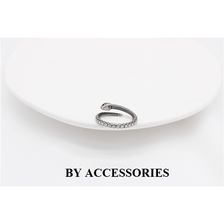 Nhẫn titan unisex kiểu hình con rắn dáng mảnh quấn vòng so le không gỉ UR2501 BY ACCESSORIES