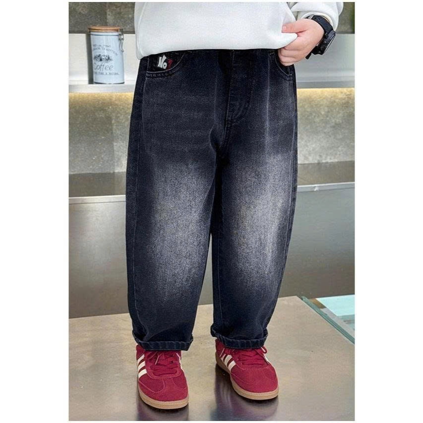 Quần jean baggy thêu hình chú bé đội mũ chất jean dày dặn đứng fom cho bé đi học đi chơi size 10-30kg