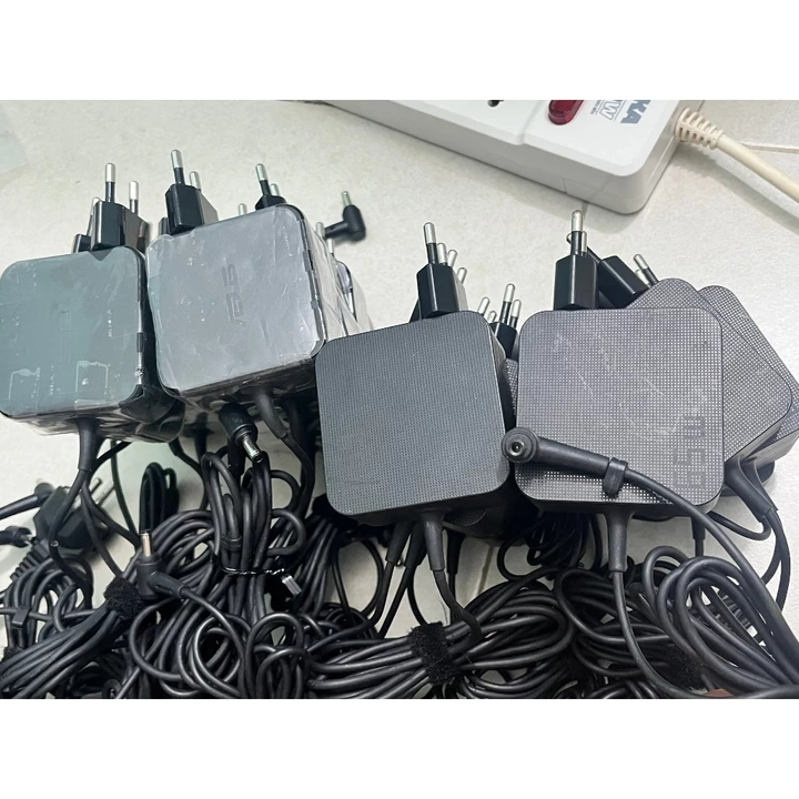 Bán sạc laptop Asus chân kim bé 65W ( đầu nhỏ ở trong có kim ) cho các modem đời mới Hàng cũ , zin bóc máy