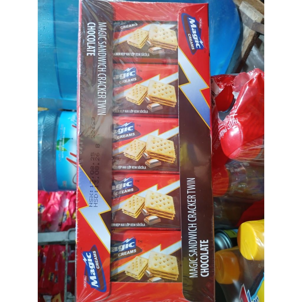 Bánh Cracker Kẹp Hai Lớp MAGIC CREAMS Kem Sôcôla | Shopee Việt Nam