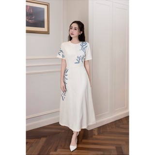 SWANLAKE | Váy Đầm Nữ Suông Cổ Tròn Vải Lụa Dày Thêu Hoa Nhấn Eo Tay Ngắn Sang Trọng Đi Tiệc D13038