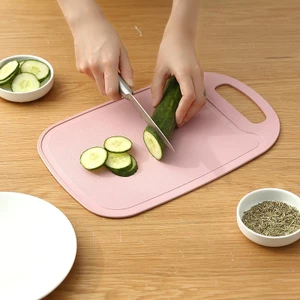 Thớt nhựa lúa mì kháng khuẩn đa năng tiện lợi 32.5x21.5cm