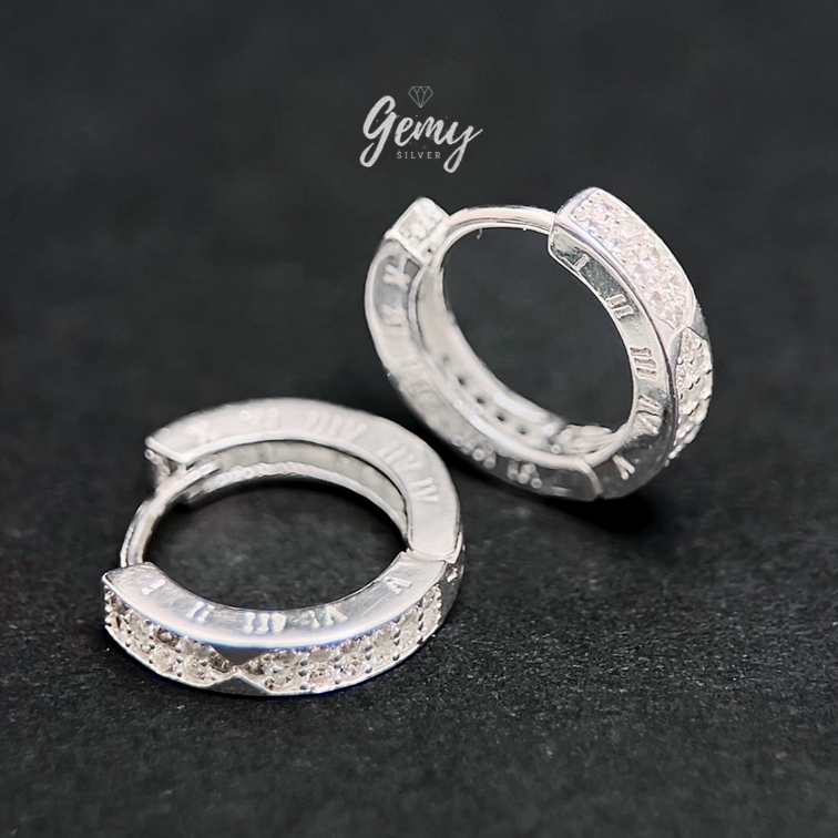 Khuyên tai tròn nam bạc 925 Timeless 2 thiết kế khắc số La Mã và đính dải đá cực chất (1 chiếc) KN124 | GEMY SILVER