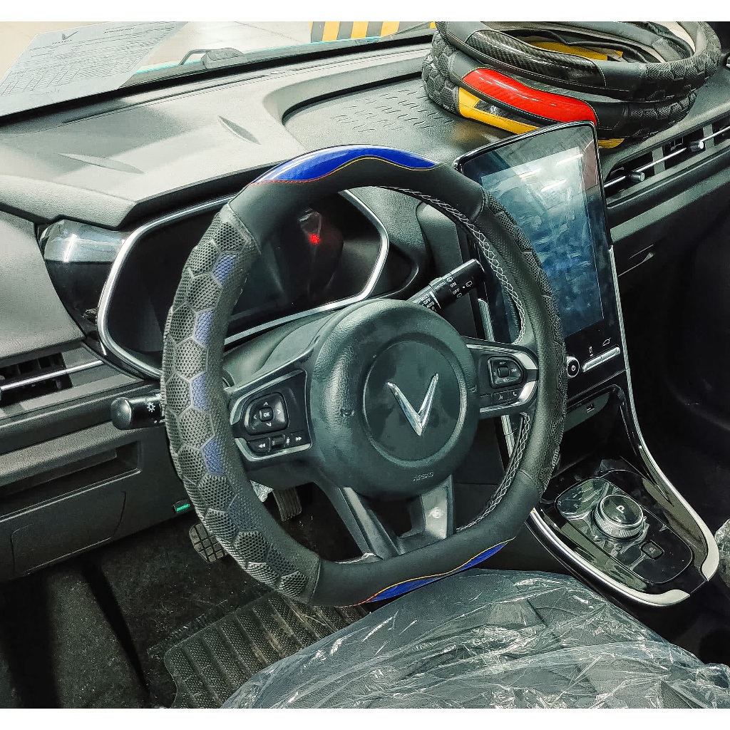 Bọc Vô Lăng VinFast VF3 VF5 VFE34 HERIO LIMO VF6 VF7 VF8 VF9 – Chống Trơn Trượt, Chuẩn Form Xe Điện, Hạn Chế Mồ Hôi Tay