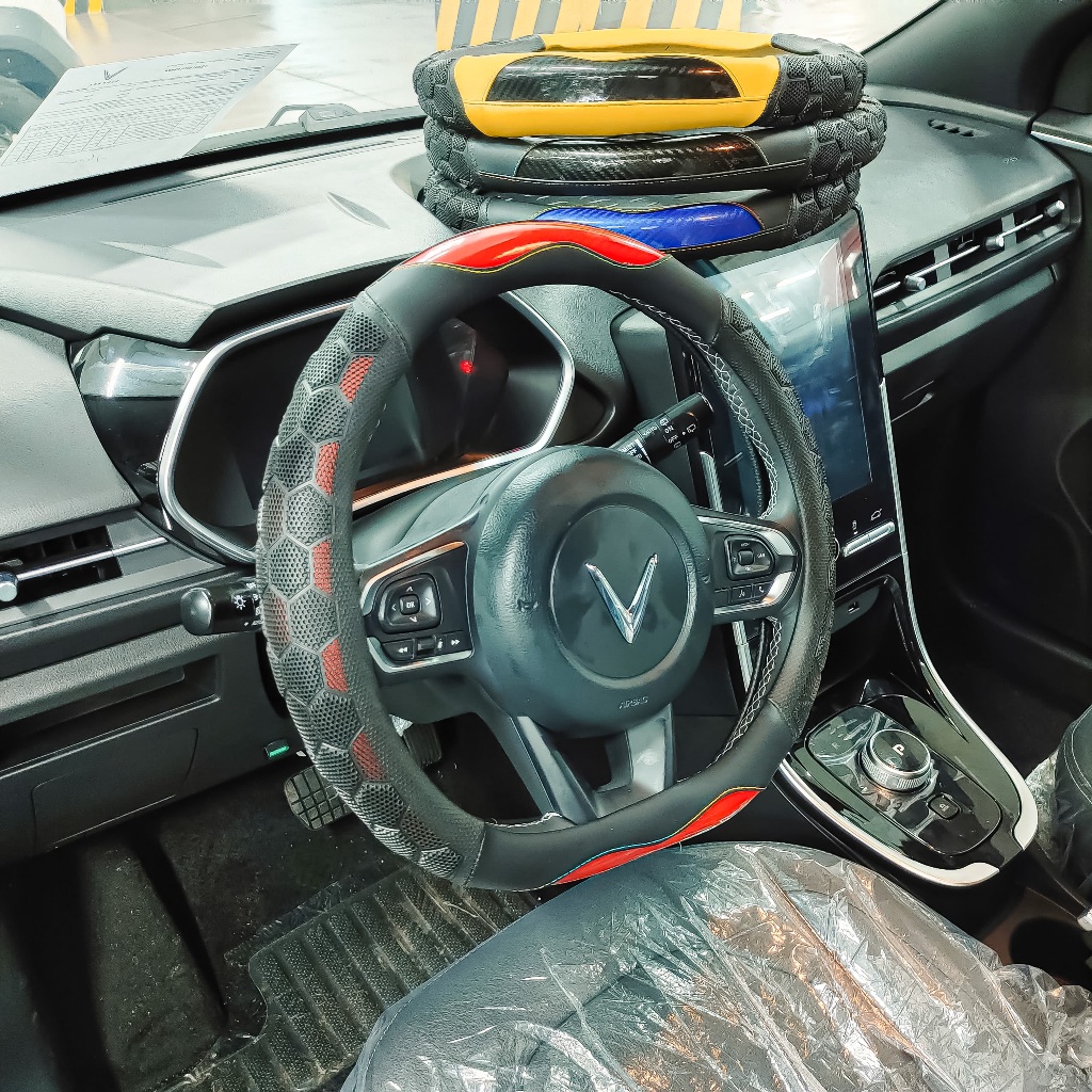 Bọc Vô Lăng VinFast VF3 VF5 VFE34 HERIO LIMO VF6 VF7 VF8 VF9 – Chống Trơn Trượt, Chuẩn Form Xe Điện, Hạn Chế Mồ Hôi Tay