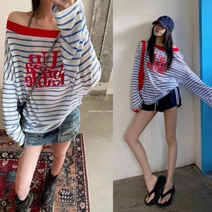 Áo dài tay trễ vai viền đỏ kẻ ngang xanh chất thun giấy hoạ tiết chữ thu đông ATV027 - Tiktik