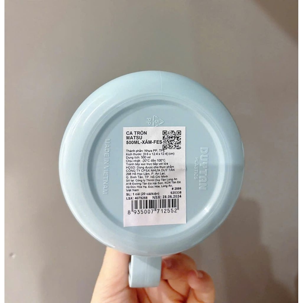 Ca Duy Tân 500ml vừa vặn cho uống trà, nước lọc mỗi ngày.