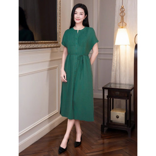 SWANLAKE | Váy Đầm Nữ Midi Suông Cổ Trụ Cài Nút Xếp Ly Vải Linen Dây Thắt Eo Xẻ Tà Công Sở D12752