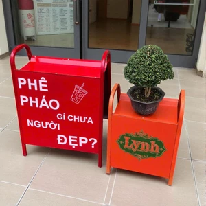 STANDEE SẮT QUẢNG CÁO, STANDEE SẮT CÓ KỆ HOA NGOÀI TRỜI (LẮP GHÉP) | LAMHOUSE MIỄN PHÍ THIẾT KẾ