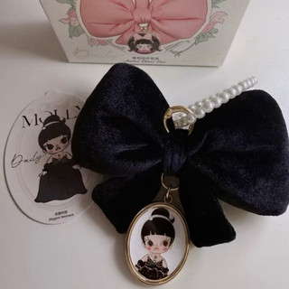 POP MART – Molly Daily Look Series “Sachet Blind Box”