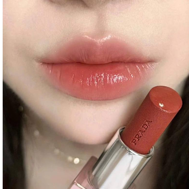 Son dưỡng Prada Light Glowing Lipcolor U020 U019