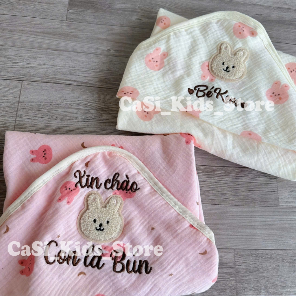 Chăn Choàng Ủ THÊU TÊN XIN CHÀO  Xô Muslin 4 Lớp Có Mũ Siêu Thoáng Mát Mềm Mịn Cho Bé Sơ Sinh CaSi