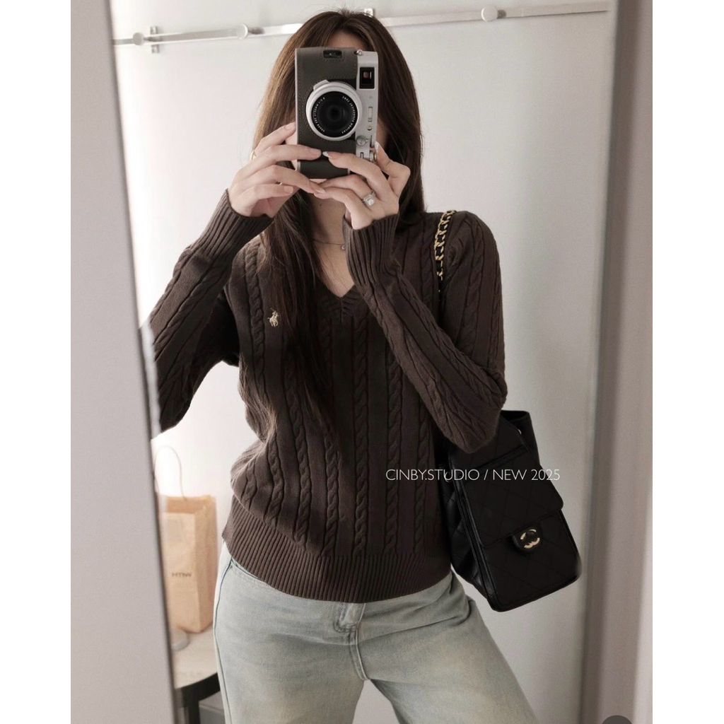 𝐬𝐭𝐮𝐝𝐢𝐨𝐛𝐲𝟐𝟓 | ÁO CỔ TIM NEW LEN THỪNG LOGO NGỰA HÀNG QC | BigBuy360 - bigbuy360.vn