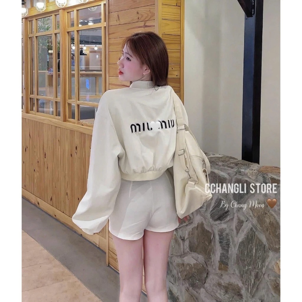 Áo Da Nữ Khoác Ngoài Thêu Miumiu Dáng Croptop Basic Sang Chảnh Hotrend 2026