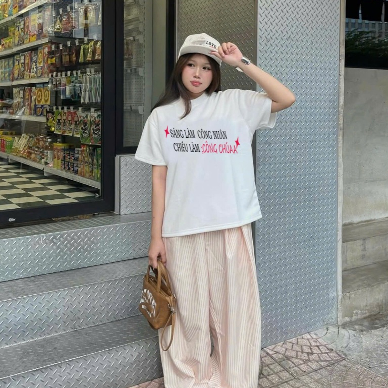 Áo Thun Hài Hước Meme In Chữ Sáng Làm Công Nhân - Chiều Làm Công Chúa Chất Cotton Dày Dặn Thoáng Mát Unisex Hot Trend
