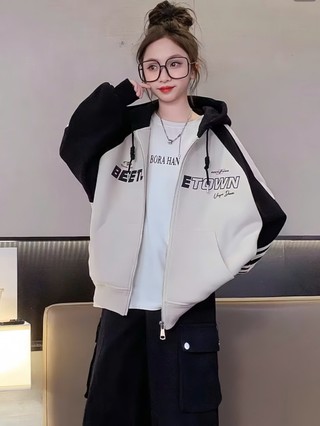 Áo khoác thu đông cho bé gái từ 17-45kg, thiết kế có mũ BEETL ETOWN, chất nỉ dày dặn, ấm áp.