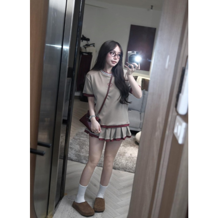 Set đồ nữ DONNA HCOM25323 áo thun form rộng mix chân váy xoè xếp ly, đồ bộ nữ xinh xắn năng động