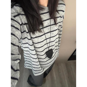 Áo nỉ kẻ ngang basic – dáng rộng unisex mặc siêu xinh 💫