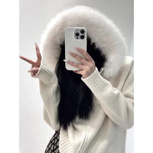 Áo khoác mũ lông siêu to, form ấm mềm – sang xịn 💫