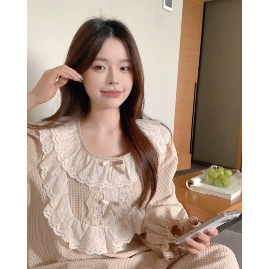 Đồ ngủ nữ, bộ pijama nữ dài tay họa tiết trơn phối ren cổ bèo dễ thương cho nàng diện JUN HCOM26755