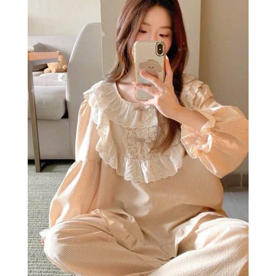 Đồ ngủ nữ, bộ pijama nữ dài tay họa tiết trơn phối ren cổ bèo dễ thương cho nàng diện JUN HCOM26755