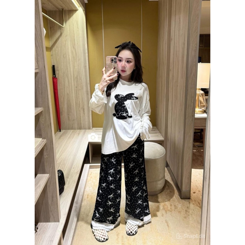 Set đồ nữ, bộ mặc nhà nữ dài tay thu đông áo thun họa tiết mix quần suông gấu ren điệu đà JUN HCOM26782