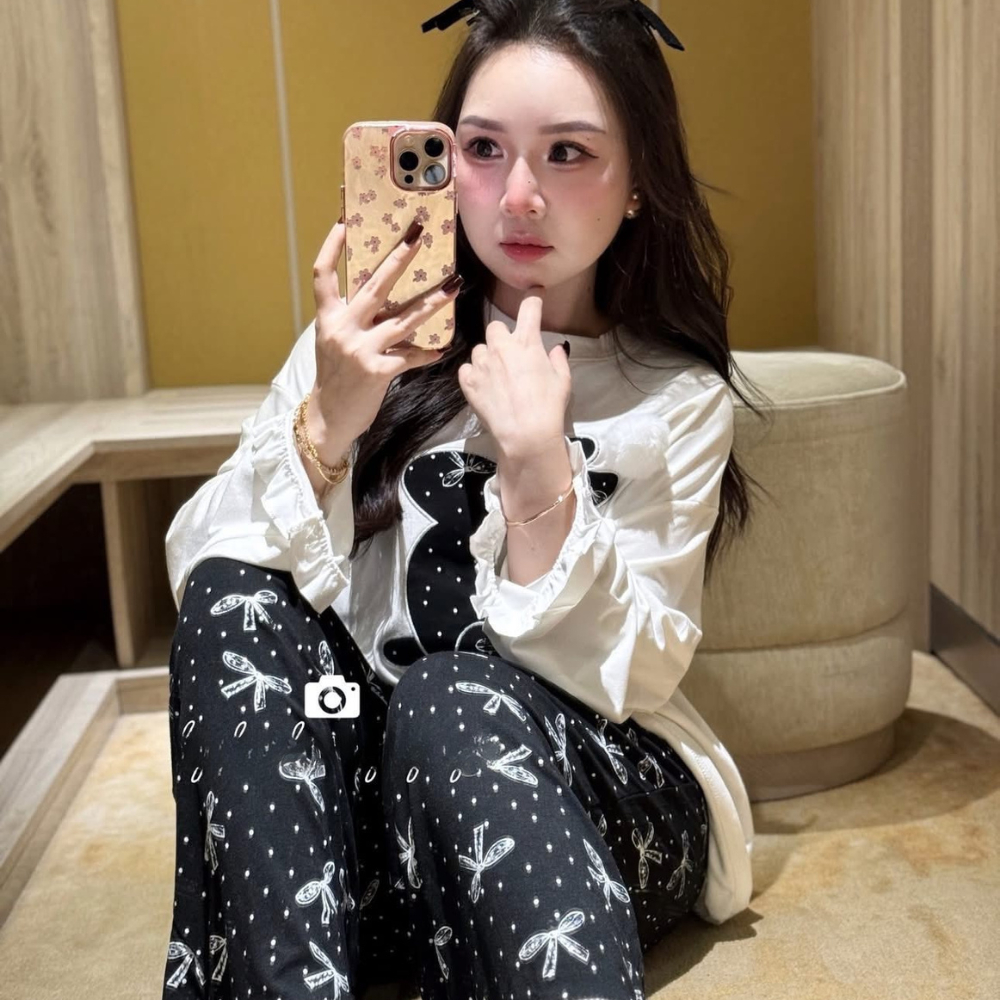 Set đồ nữ, bộ mặc nhà nữ dài tay thu đông áo thun họa tiết mix quần suông gấu ren điệu đà JUN HCOM26782