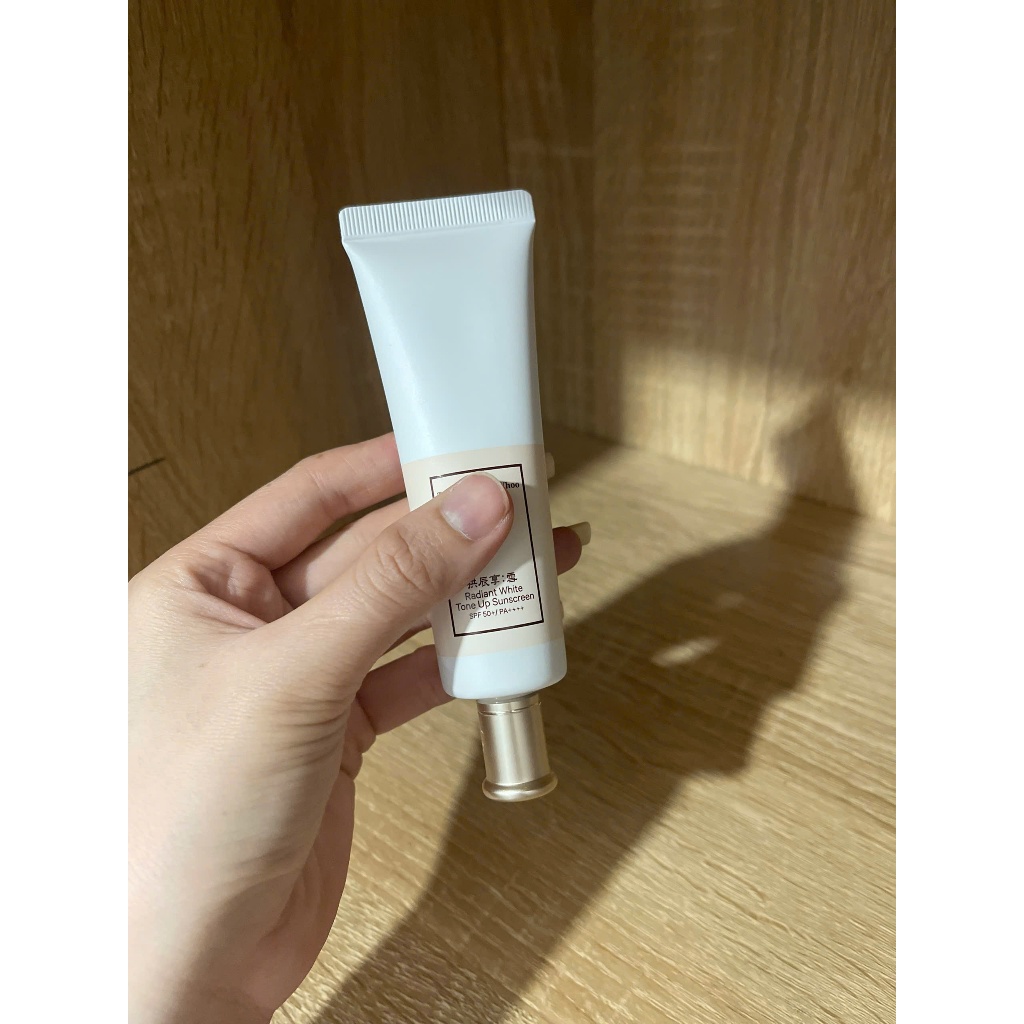 Kem chống nắng Radiant White Tone Up Sunscreen Nâng Tone Trắng Hồng 50ml